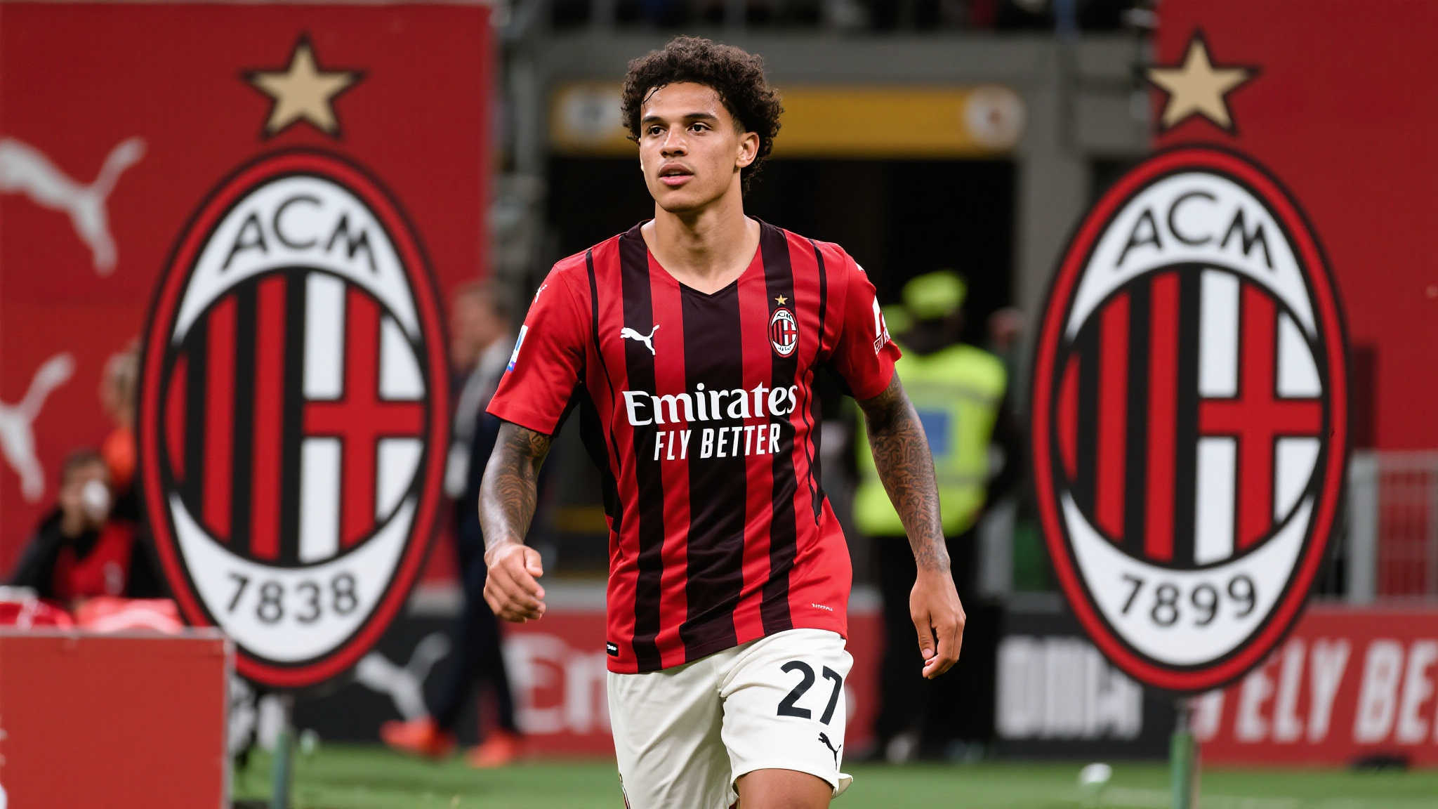 前言：AC米兰的夏季转会期再次成为焦点，球队在重建